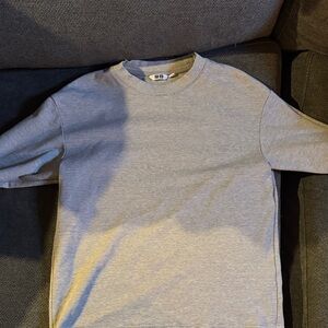 Uniqlo Gray Crew Neck Sweatshirt